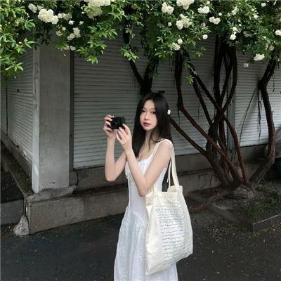 深深腥红